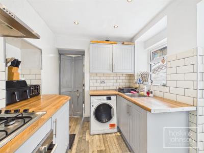 Bassett Street, Trallwn, Pontypridd - Kitchen