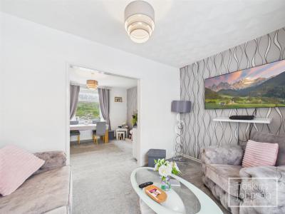 Thompson Villas, Ynysybwl, Pontypridd - Living Room