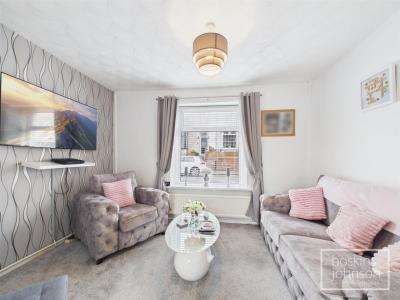 Thompson Villas, Ynysybwl, Pontypridd - Living Room
