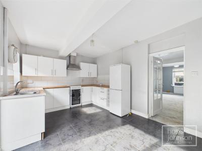 Leyshon Street, Graig, Pontypridd - Kitchen/Diner