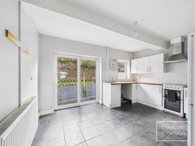 Leyshon Street, Graig, Pontypridd - Kitchen/Diner