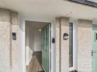 Morien Crescent, Rhydyfelin, Pontypridd - Entrance Hall