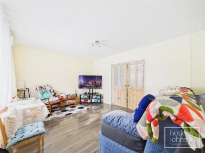 Morien Crescent, Rhydyfelin, Pontypridd - Living Room