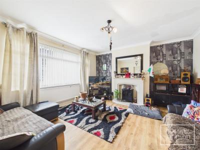 Barry Road, Pwllgwaun, Pontypridd - Living Room