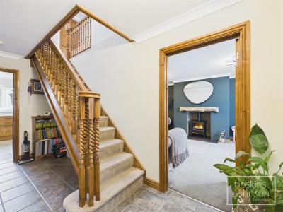 Clas-Ty-Gelli, Coed-Y-Cwm, Pontypridd - Hallway