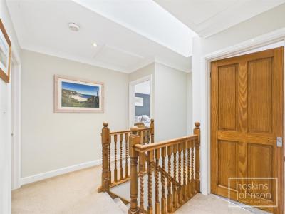 Clas-Ty-Gelli, Coed-Y-Cwm, Pontypridd - First Floor Landing