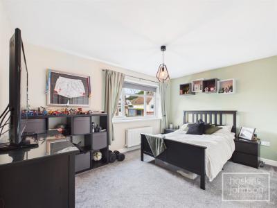 Clas-Ty-Gelli, Coed-Y-Cwm, Pontypridd - Bedroom 2