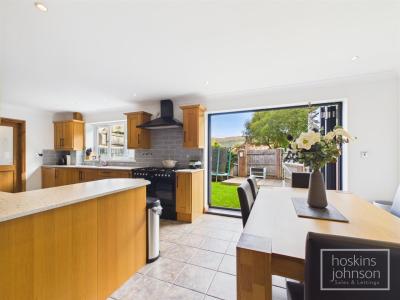 Clas-Ty-Gelli, Coed-Y-Cwm, Pontypridd - Kitchen/Diner