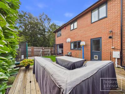 Clas-Ty-Gelli, Coed-Y-Cwm, Pontypridd - Property
