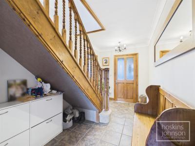 Clas-Ty-Gelli, Coed-Y-Cwm, Pontypridd - Hallway