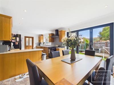 Clas-Ty-Gelli, Coed-Y-Cwm, Pontypridd - Kitchen/Diner