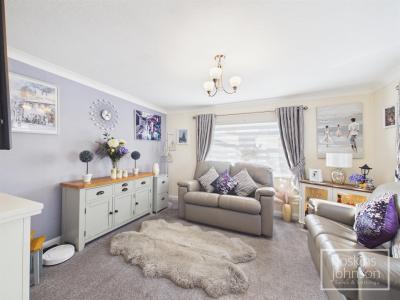 Pont Pentre Park, Upper Boat, Pontypridd - Living Room