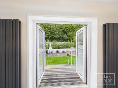 Main Road, Cross Inn, Pontyclun - Bedroom 1
