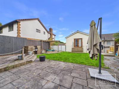 Main Road, Cross Inn, Pontyclun - Garden & Parking