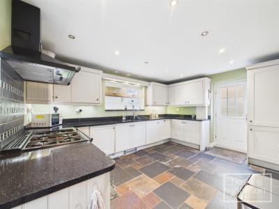 Main Road, Cross Inn, Pontyclun - Kitchen/Breakfast Room