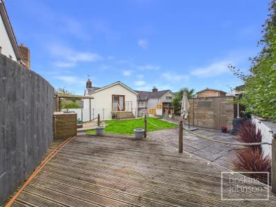Main Road, Cross Inn, Pontyclun - Garden & Parking