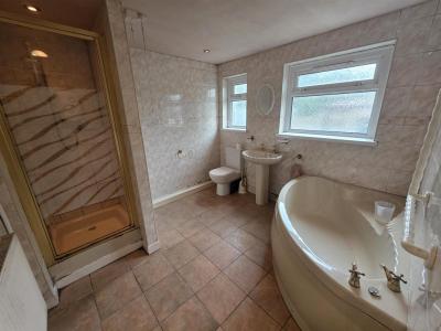 Landraw Road, Maesycoed, Pontypridd - Bathroom